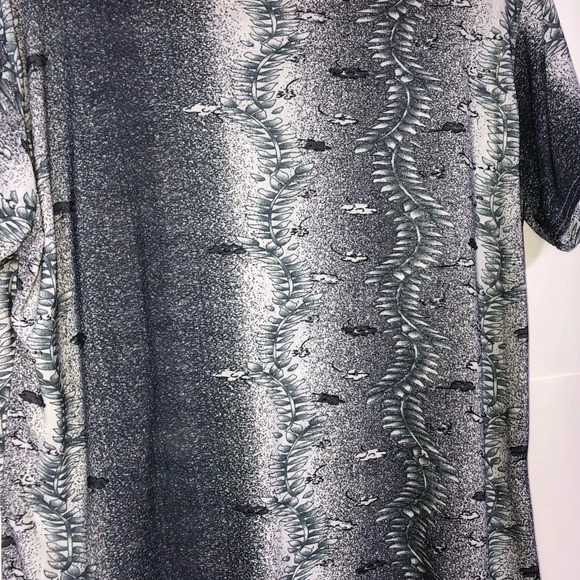 5/$25
Top L Grey Black Roses Silver Sparkle Short Sleeve T-shirt Style - Picture 10 of 11